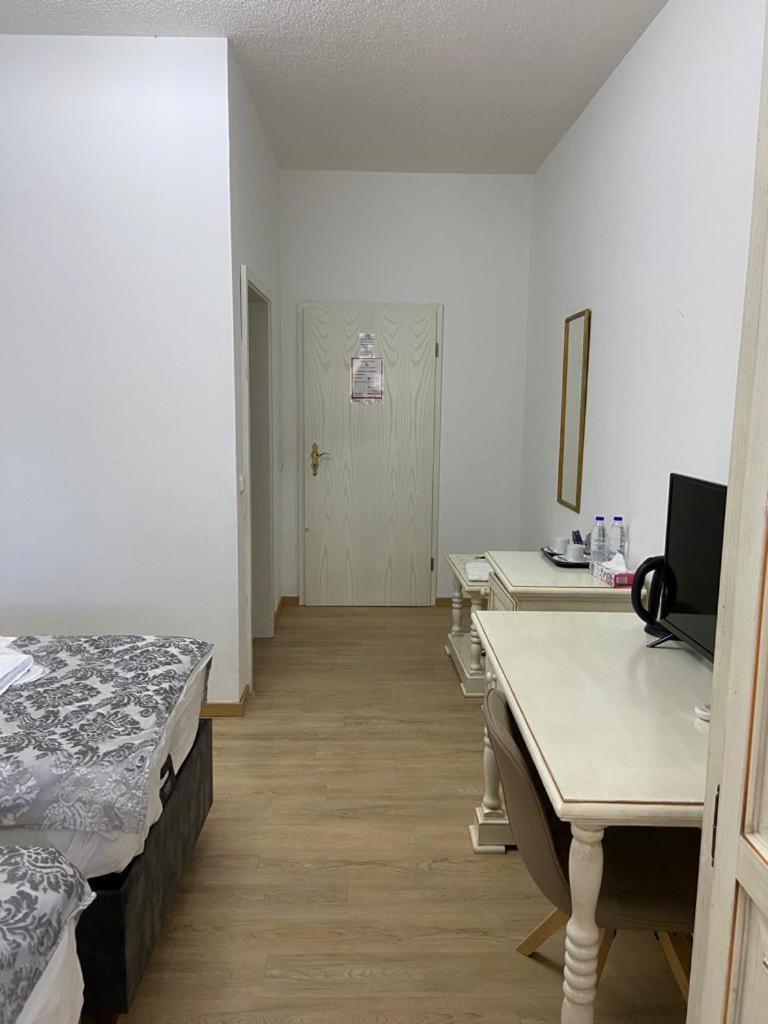 Astheimer Schloesschen Trebur Rom bilde
